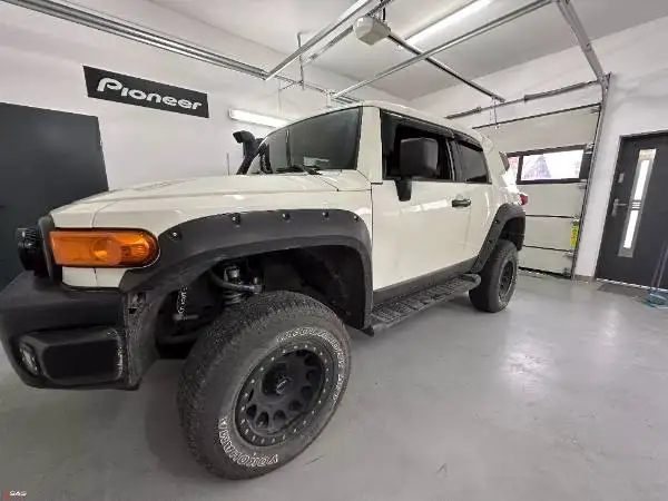 You are currently viewing Toyota FJ Cruiser – radio Android, kamery i wygłuszenie drzwi
