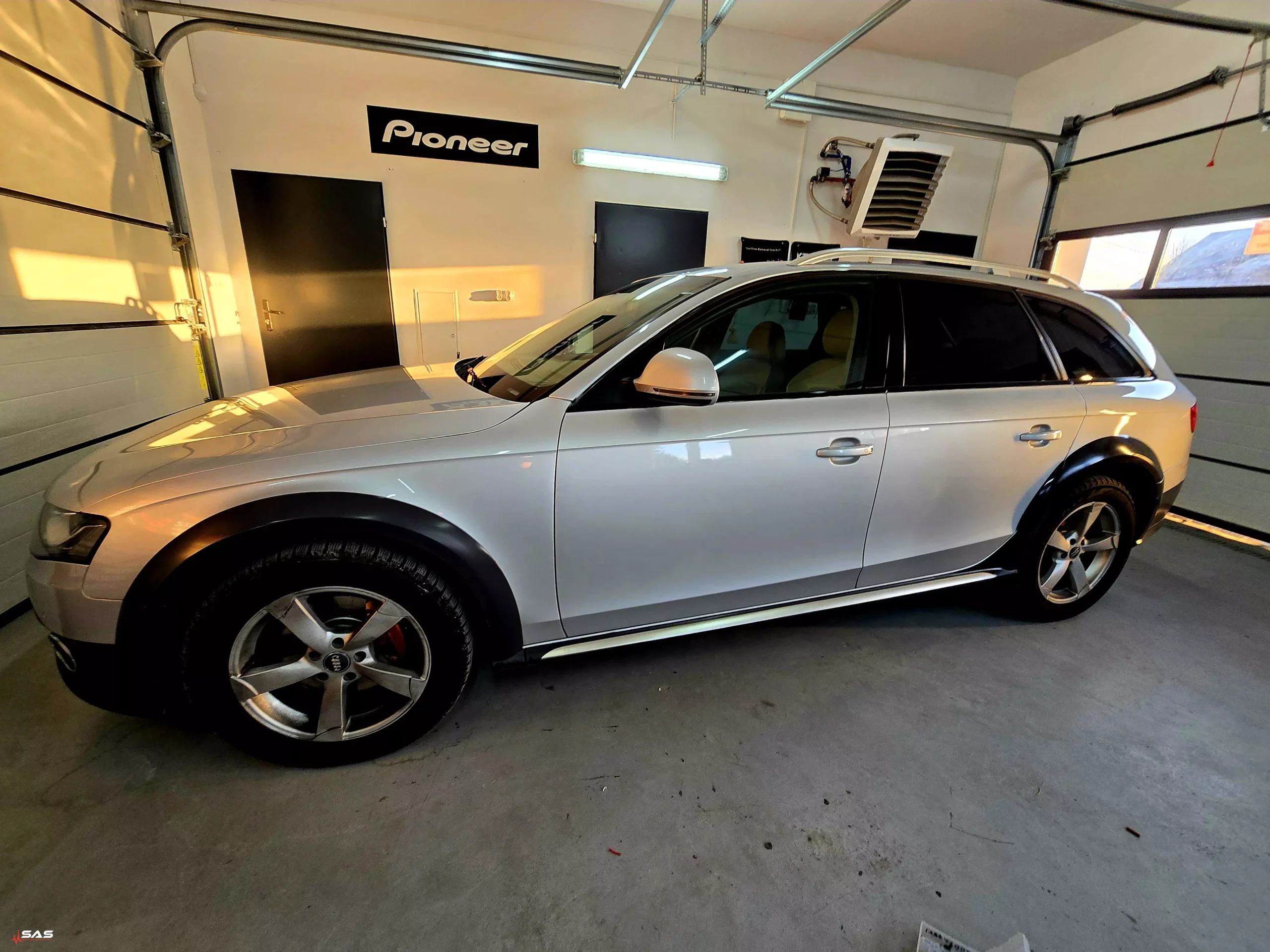 You are currently viewing Audi A6 Allroad – wygłuszenie przednich drzwi STP