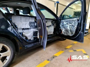 Read more about the article Chevrolet – głośniki AudioCircle i wytłumienie drzwi