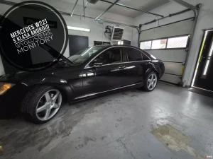 Read more about the article Mercedes S-Klasa W221 – wygłuszenie i modernizacja multimediów
