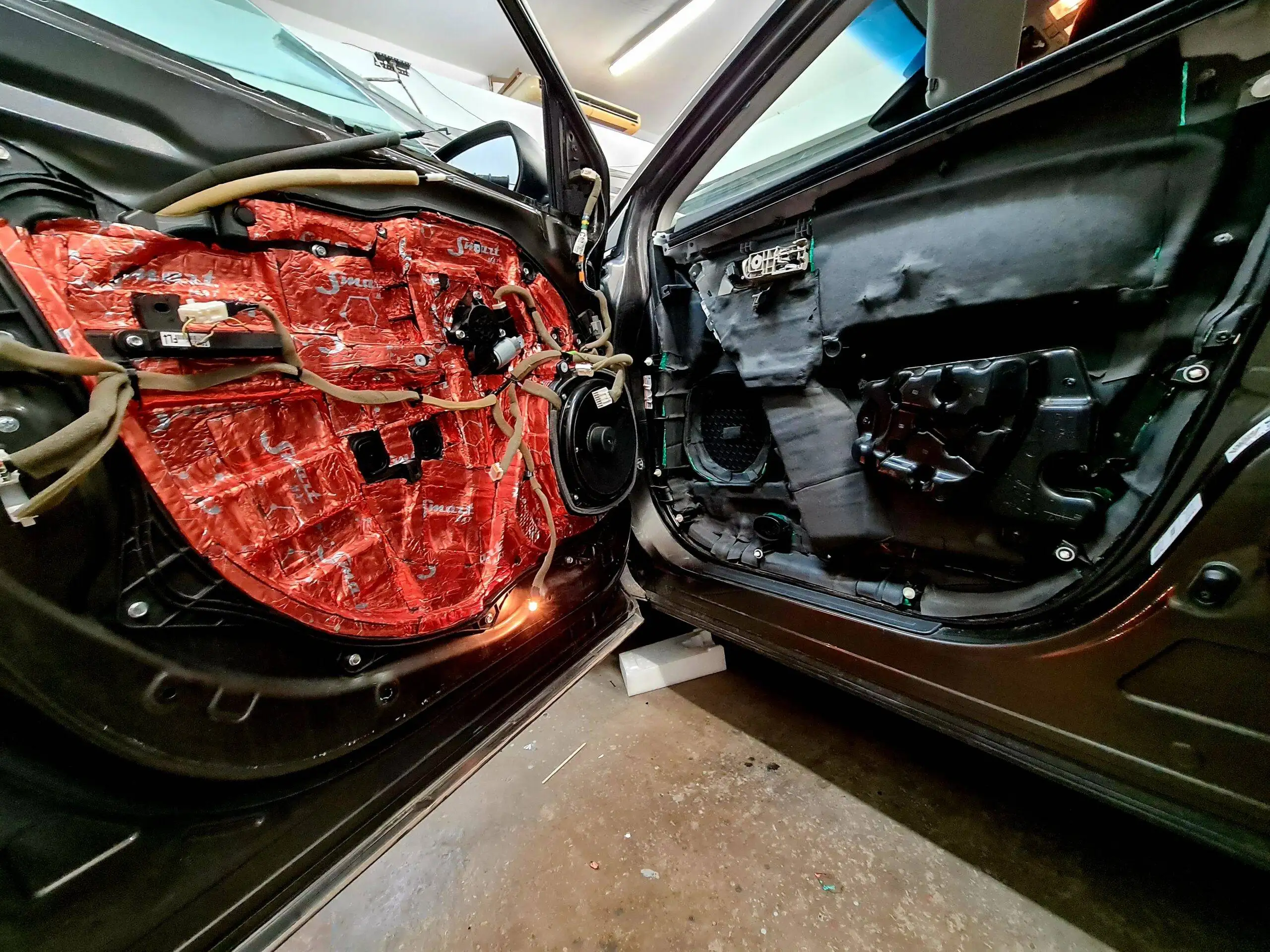 You are currently viewing Mazda CX-9 – wyciszenie samochodu i multimedia