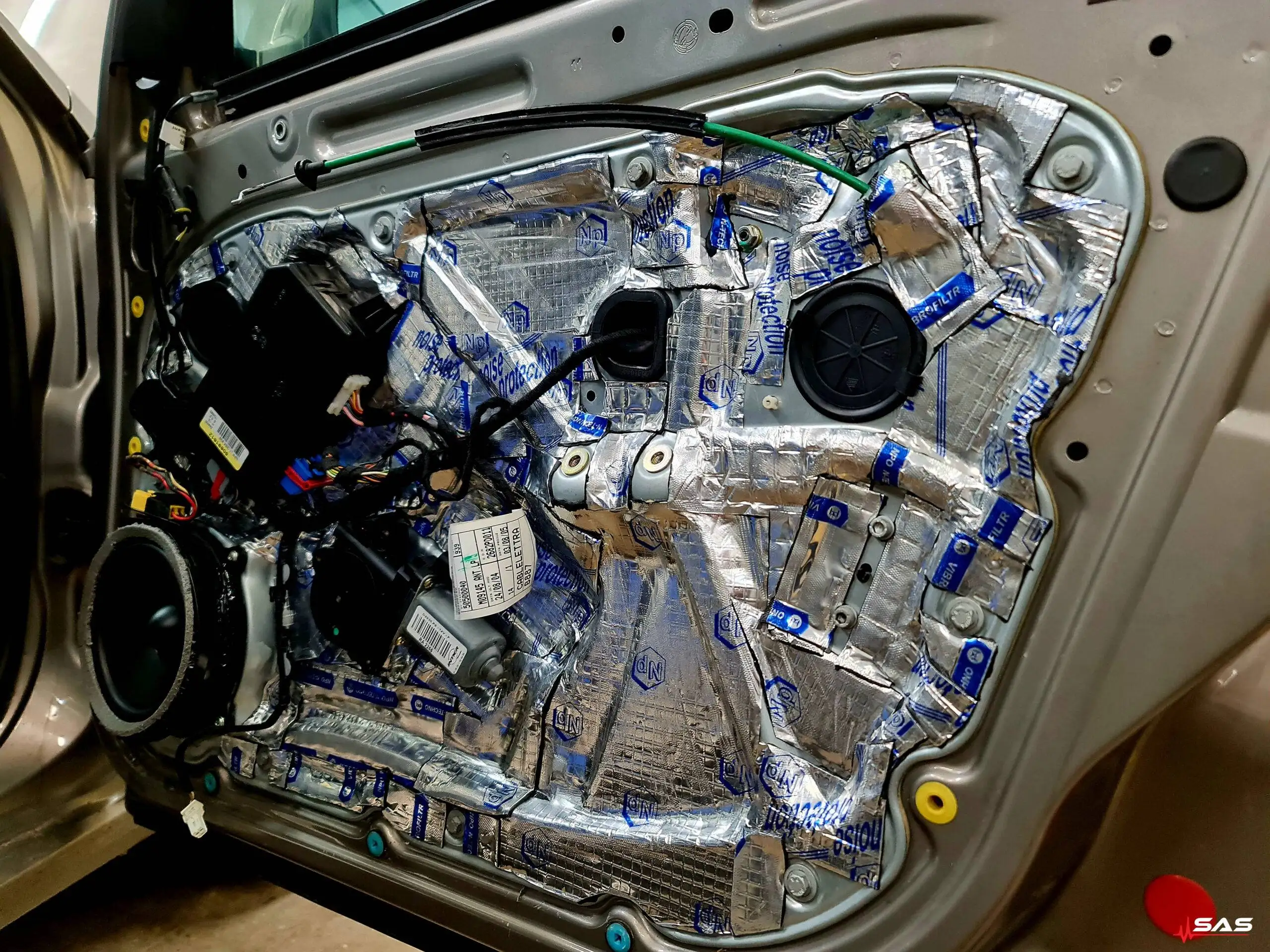 You are currently viewing Alfa Romeo 159 – wymiana głośników i wytłumienie