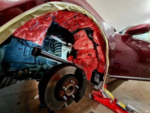 Read more about the article Lexus LS460 – wytłumienie nadkoli