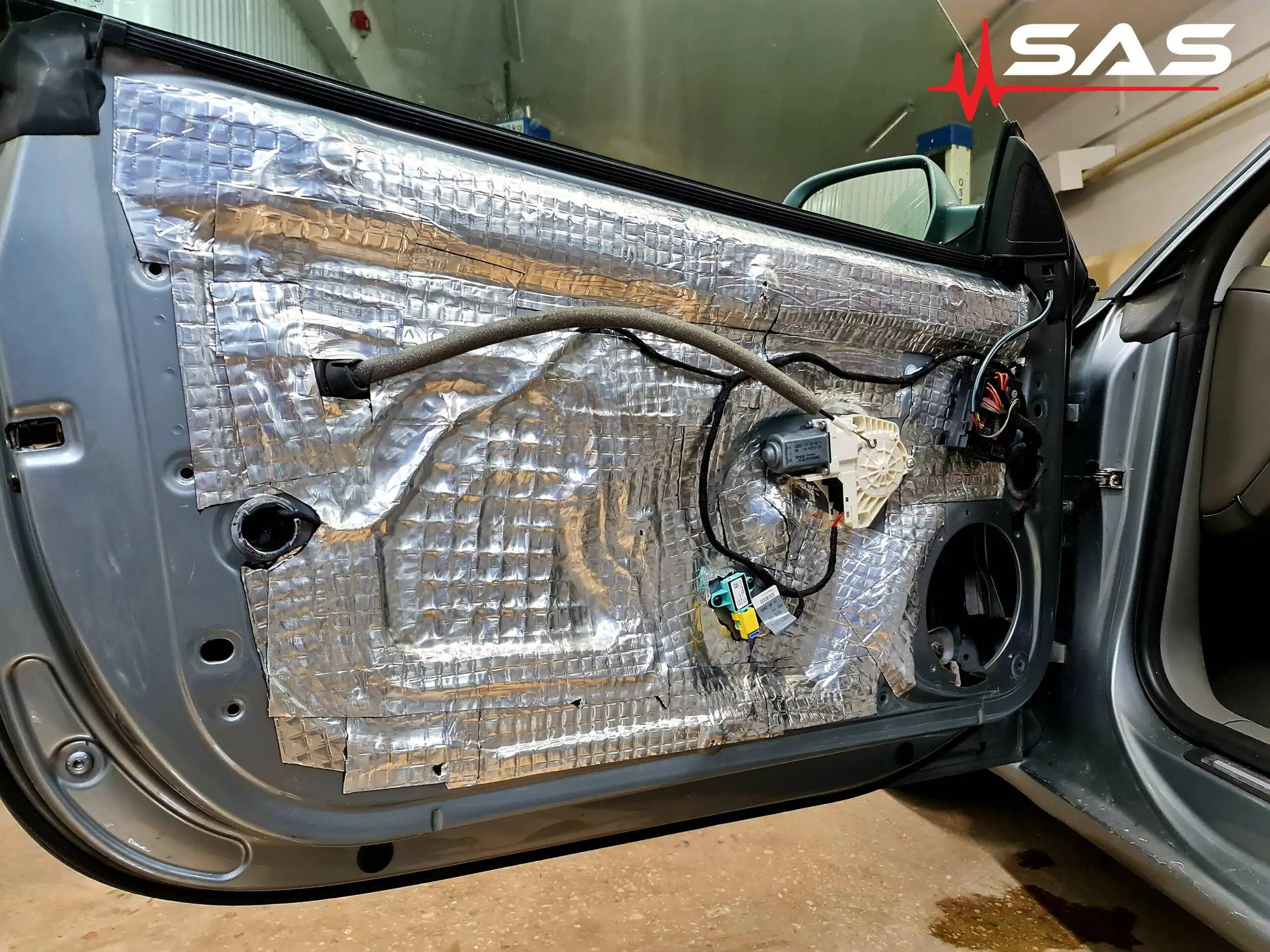 You are currently viewing Audi A5 – subwoofer, wzmacniacz i wytłumienie drzwi