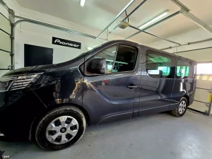 Read more about the article Renault Trafic – kompleksowe wygłuszenie, car audio i FineVu